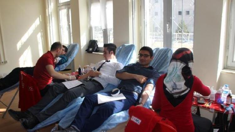 Defterdarlık çalışanlarından Kızılaya kan bağışı