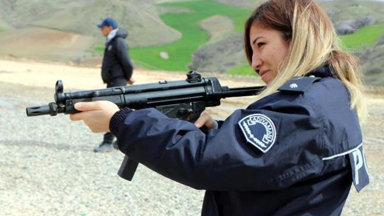 Kadın polisler, hedefleri tam isabetle vuruyor