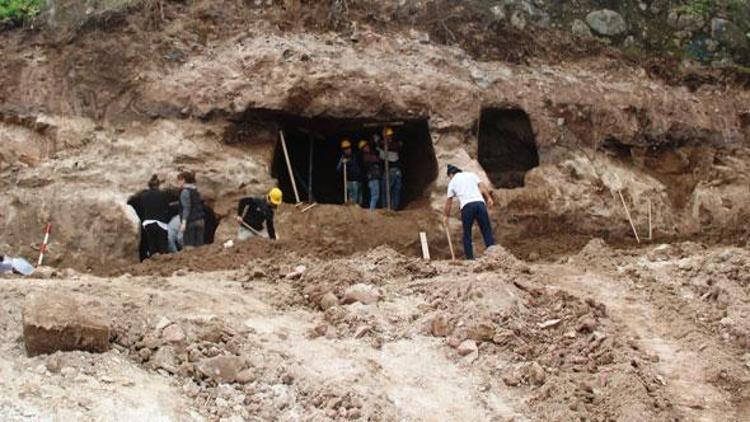 Villa inşaatında kaya mezarları bulundu