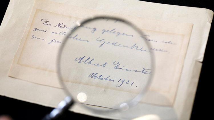 Einsteinın öğrencisine yazdığı mektup açık artırmada satıldı