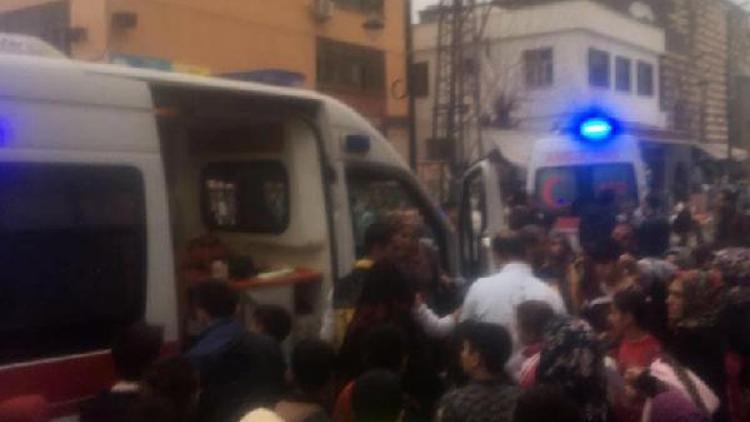 Diyarbakırda zehirlenme şüphesi ile 20 öğrenci hastaneye kaldırıldı