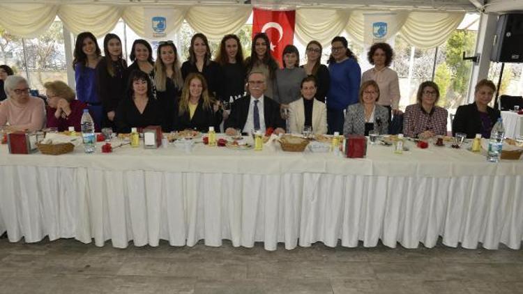 Başkan Gökhan, çalışan kadınlarla kahvaltıda buluştu
