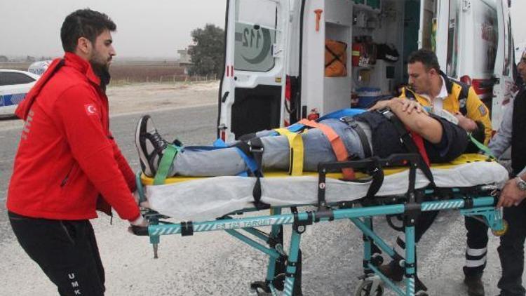 Şanlıurfada ambulans ile hafif ticari araç çarpıştı: 2 yaralı