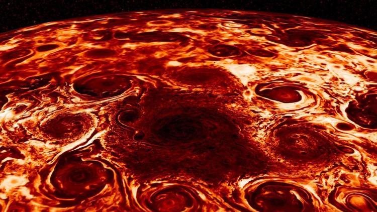 Jüpiter’in kutuplarında gizemli geometrik şekiller