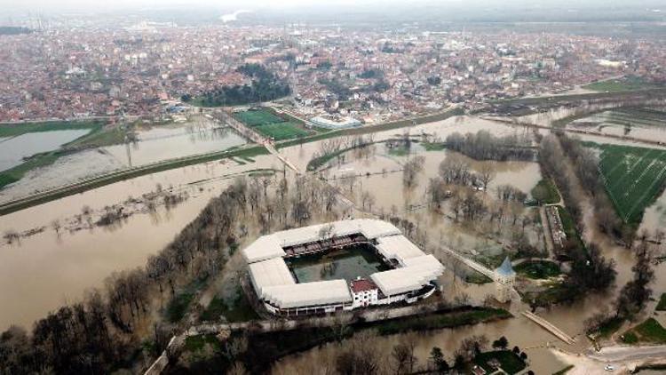 Tunca Nehrindeki taşkın, kırmızı alarm seviyesine yükseldi/ Ek fotoğraflar