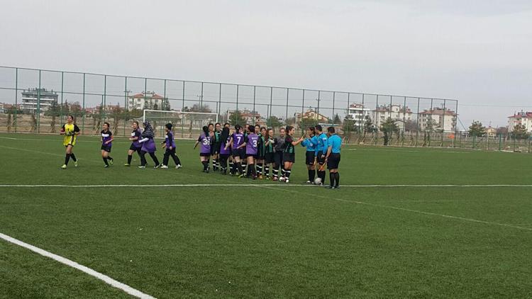 Darüşşafaka Kız Futbol Takımı’ndan örnek davranış