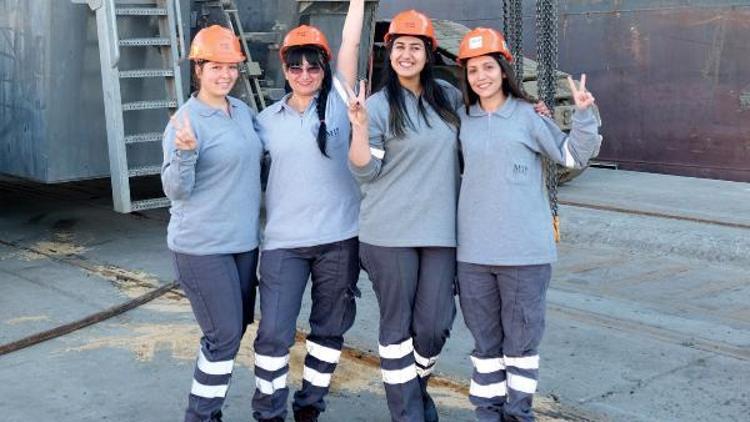Mersin Uluslararası Limanının kadın vinç operatörleri