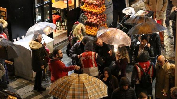 Kadınlardan İstiklal Caddesinde büyük yürüyüş(GENİŞ HABER)