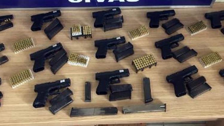 Sivasta sahte Glock operasyonu