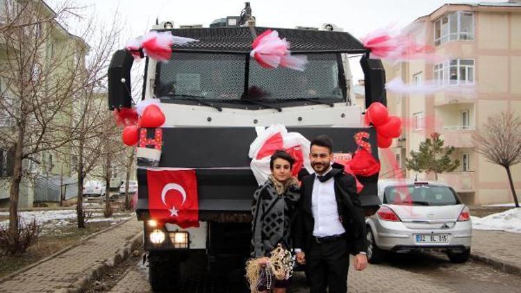 Polis ile öğretmenin düğününde, TOMA gelin arabası oldu