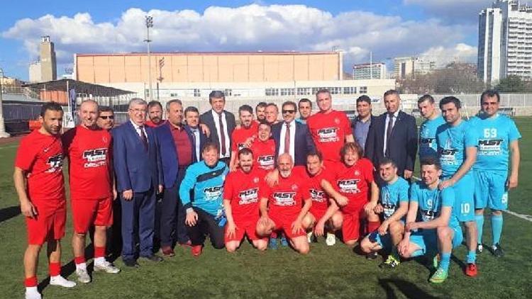 Kamu Futbol Turnuvasının startını Olimpik sporcular yaptı