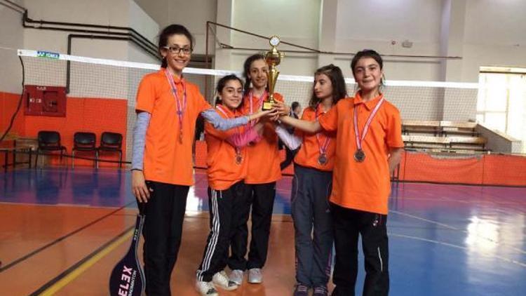 Pınarbaşı Ortaokulunda badminton başarısı