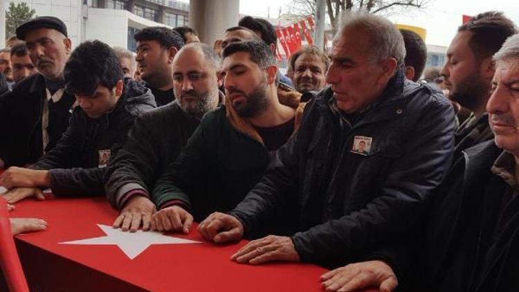 Trafik kazasında şehit olan uzman çavuş, son yolculuğuna uğurlandı