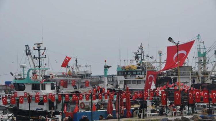 Tekirdağlı balıkçılar, Mehmetçike destek için denize açıldı