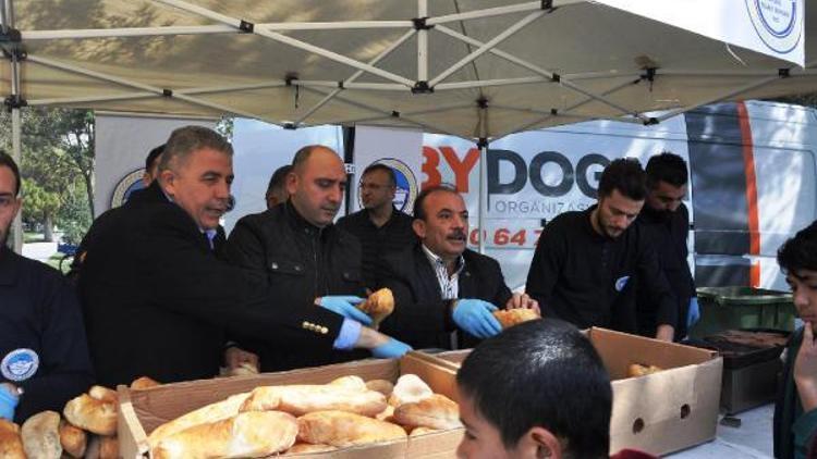 KTB Tarım Fuarında 5 bin sucuk ekmek dağıttı