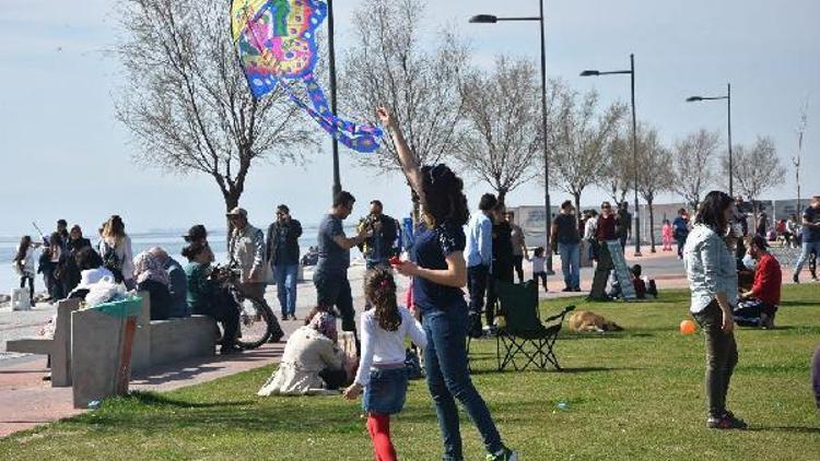 İzmirliler güzel havanın keyfini çıkardı