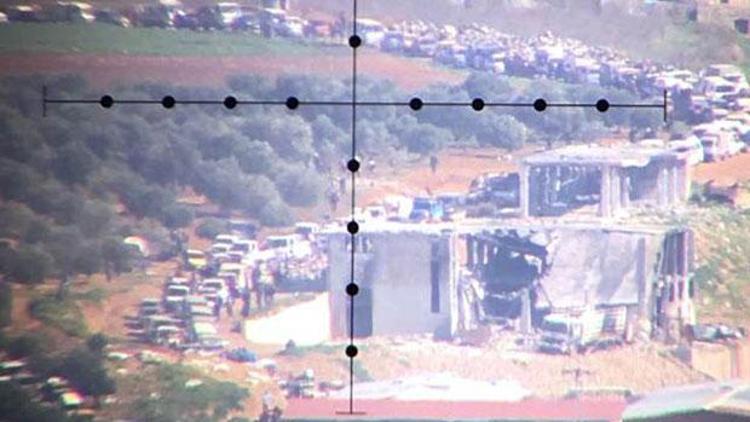 Afrin’deki siviller ayrılıyor Uzun kuyruklar oluştu