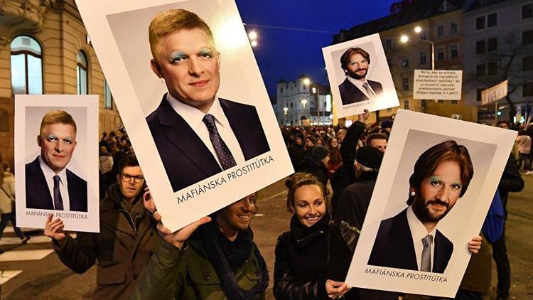 Slovakyada gazeteci cinayeti bakanı yerinden etti