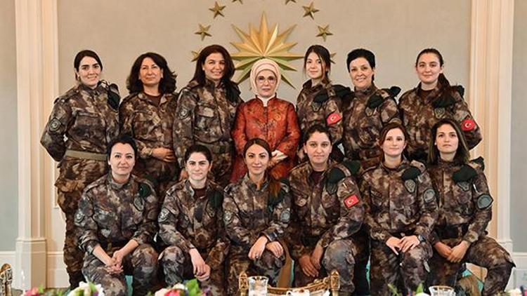 Emine Erdoğandan özel harekat polislerinin eşlerine yemek