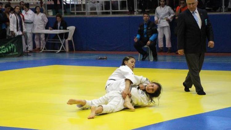 Burdurda judo fırtınası sona erdi
