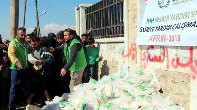Terörden kurtulan Suriyelilere ekmek ve gıda yardımı