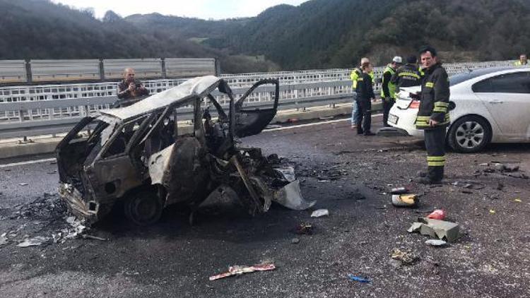 Bursa’da otomobiller çarpıştı, 2 kişi yanarak öldü