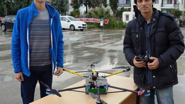 Liseli mucitlerden rüzgar ve güneş enerjili drone