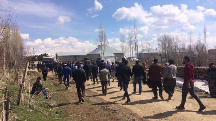 Yüksekovada köylülerle VEDAŞ ekipleri arasında sayaç gerginliği