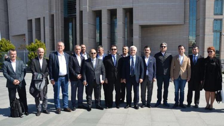 MİT TIRları davası ertelendi...  CHP Milletvekilleri adliye önünde açıklama yaptı