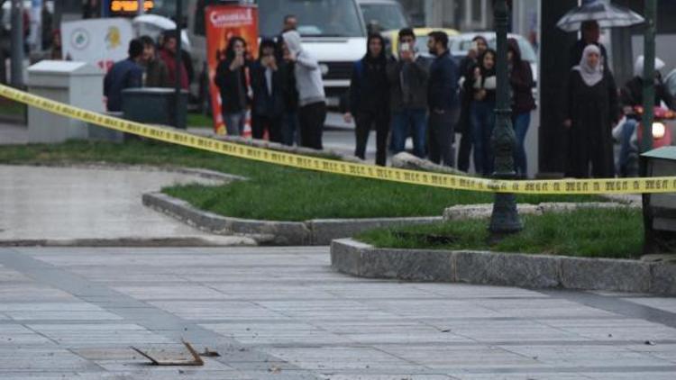 Atatürk Anıtı önüne bırakılan şüpheli kutu boş çıktı