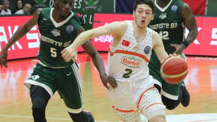 Banvit çeyrek finalde