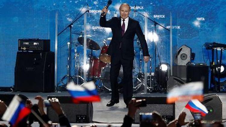 Putin Kırımda sahneye çıktı