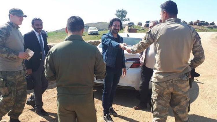 Şarkıcı Ali Atadan Suriye sınırındaki Mehmetçiğe ziyaret