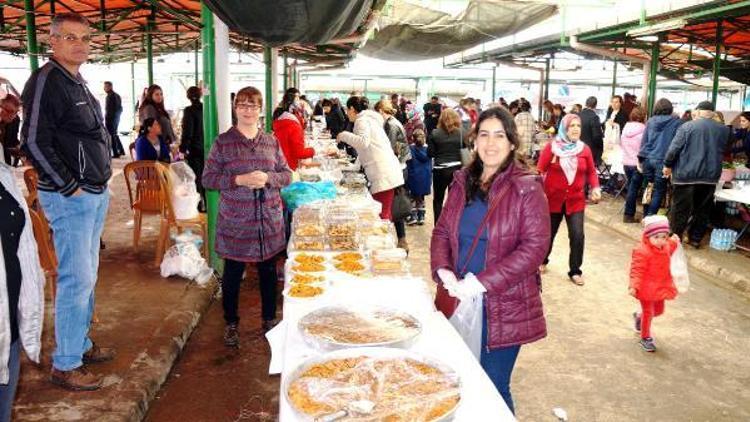 Minik ellerden Mehmetçik Vakfı için kermes