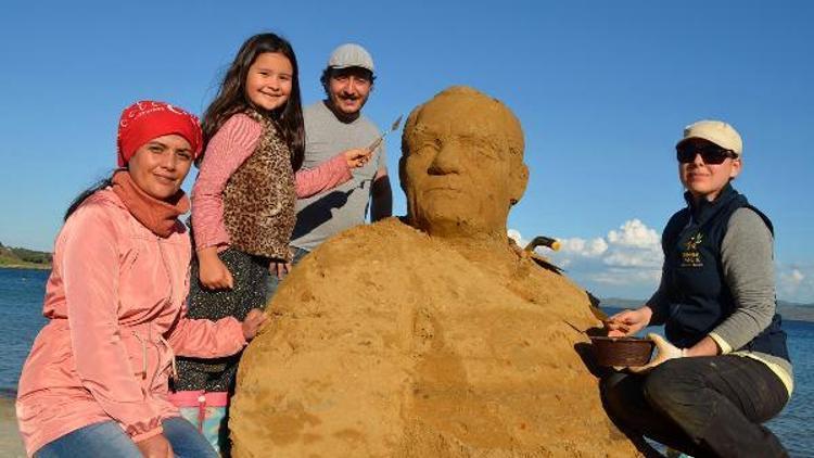 Gelibolu sahillerini kumdan heykeller süsleyecek