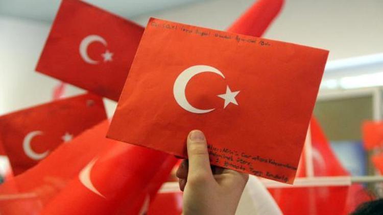 Ortaokul öğrencileri, Afrindeki Mehmetçiğe mektup gönderdi