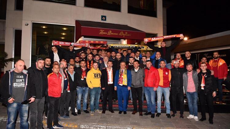 Fenerbahçe ve Galatasaray taraftarları derbi öncesi buluştu