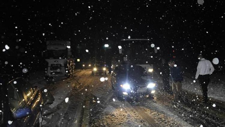 Konya - Antalya karayolunda kar yağışı trafiği olumsuz etkiledi