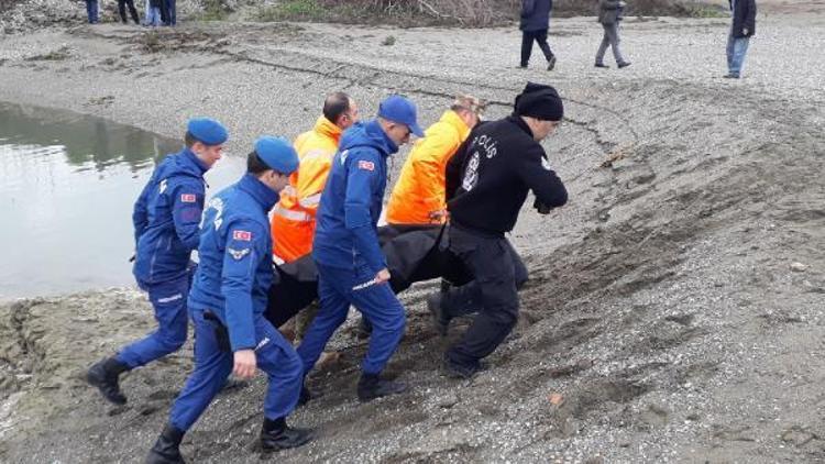 Kızılırmak Nehrine atlayan gençler akıntıya kapılıp kayboldu (2)