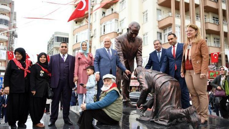 Atatürk ve Adile Hala Anıtı açıldı