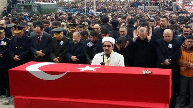 Şehit Teğmeni, Cumhurbaşkanı Erdoğan ve 20 bin kişi uğurladı/ ek fotoğraflar