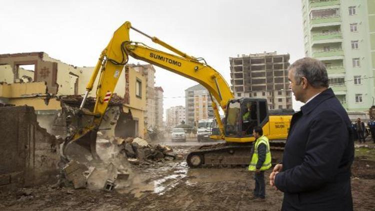 Büyükşehirden örnek yıkım çalışması