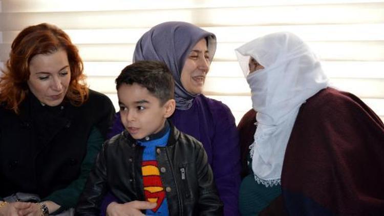 Sare Davutoğlundan Afrin şehidinin ailesine taziye ziyareti