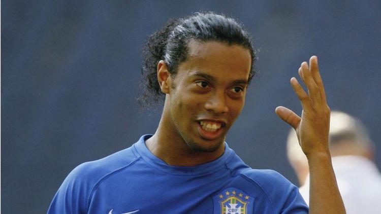 Ronaldinho derbinin skorunu verdi
