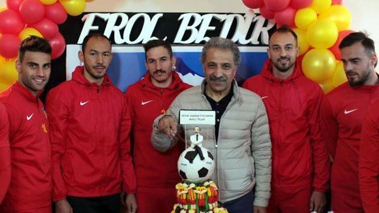 Kayserisporlu futbolcular Başkan Bedirin doğum gününü kutladı