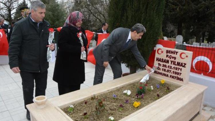 Türk Kızılayı, şehidin mezarını yeniledi