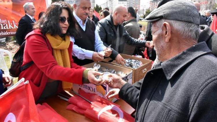 Sivasta CHP, Çanakkale şehitleri için helva dağıttı