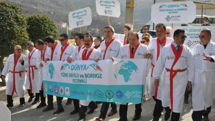 Türk Havlu ve Bornoz Gününde bornozlu yürüyüş