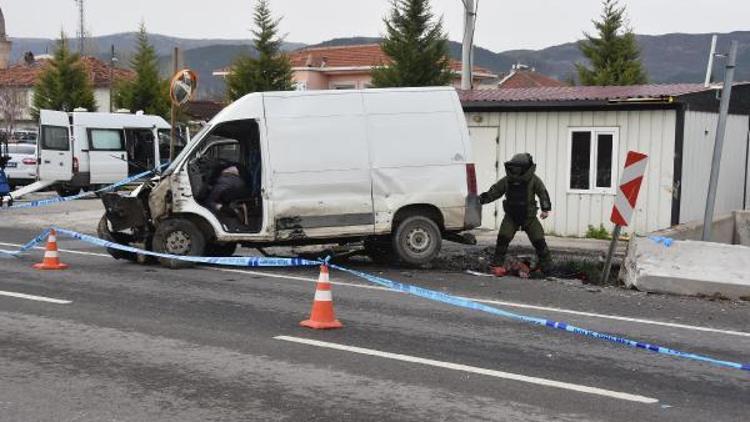 Ters yolda bariyere çarpan minibüsün sürücüsü öldü, polis alarma geçti