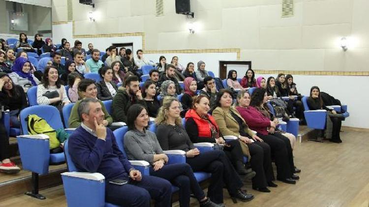 Kırklareli Üniversitesinde Kadın Rolü konulu konferans düzenlendi